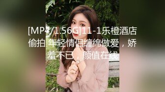 后入小女友的翘臀