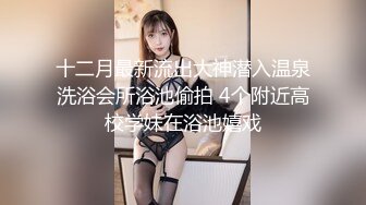 带唇钉的极品小姑娘，白丝情趣诱惑全程露脸性感的无毛白，大秀直播揉骚奶挺指挥道具抽插骚穴冒白浆精彩刺激