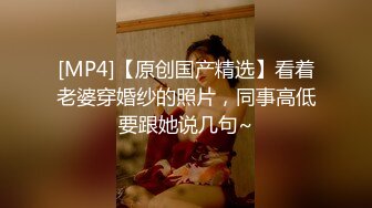 黑皮裤大奶美女 身材超级棒 撅着大白屁屁被无套输出 内射 精液不停往下流