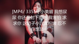 商场女厕偷拍白体恤长发黑v裤小妹两个屁股蛋子真不小