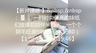 【新片速遞 】 购物中心近距离抄底❤️正在买单的时尚小姐姐把BB勒的很紧的小骚内[324M/MP4/02:14]