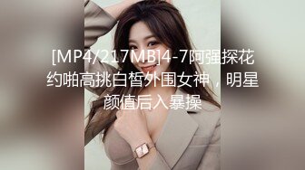 小少妇的诱惑，露脸近距离展示小哥的大鸡巴在逼里抽插，无套爆草揉着她的骚奶子，浪叫呻吟不止激情上位好骚[