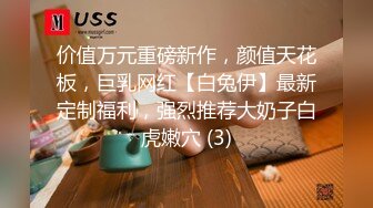 颜值不错的小宝贝全程露脸自己一个人躲在家里激情嗨皮，黑丝诱惑道具不停抽插骚穴浪叫呻吟，舔弄道具上淫水